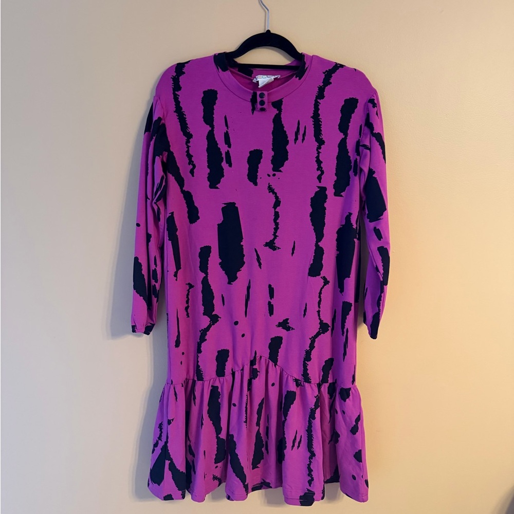 TEELA NYC modest scallop dress, size 18 ( fits 12-13 y.o)fuchsia black print